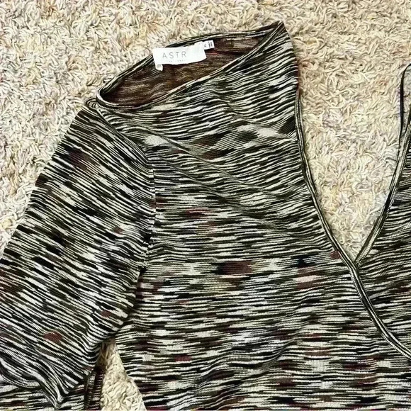 Astr The Label Women XL Shirt NWOT Brown V Neck, Front and Back Crossover Wrap - Picture 4 of 9